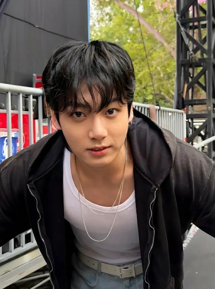Jeon Jungkook thumbnail