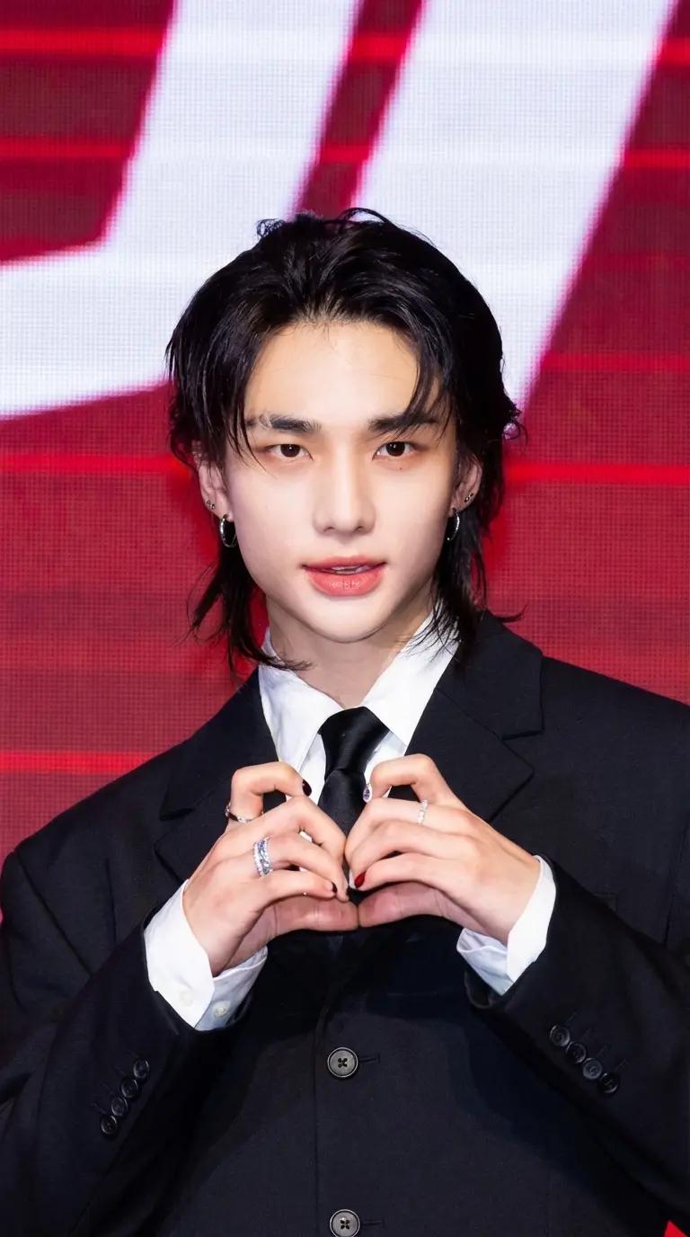Hwang Hyunjin  thumbnail