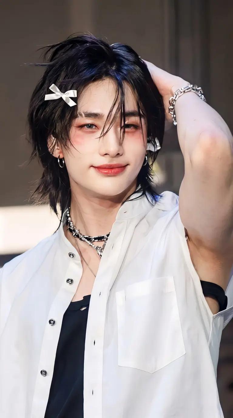 Hyunjin thumbnail