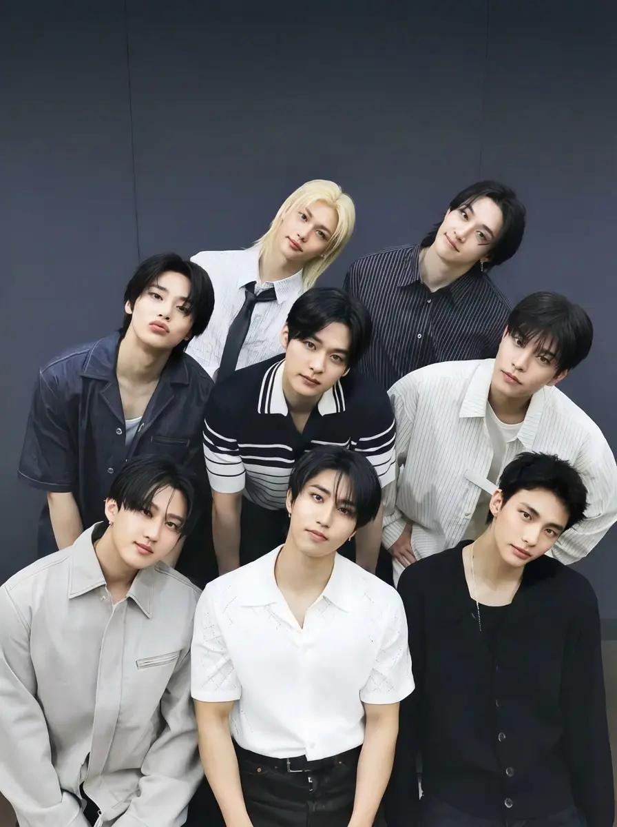 Stray kids thumbnail
