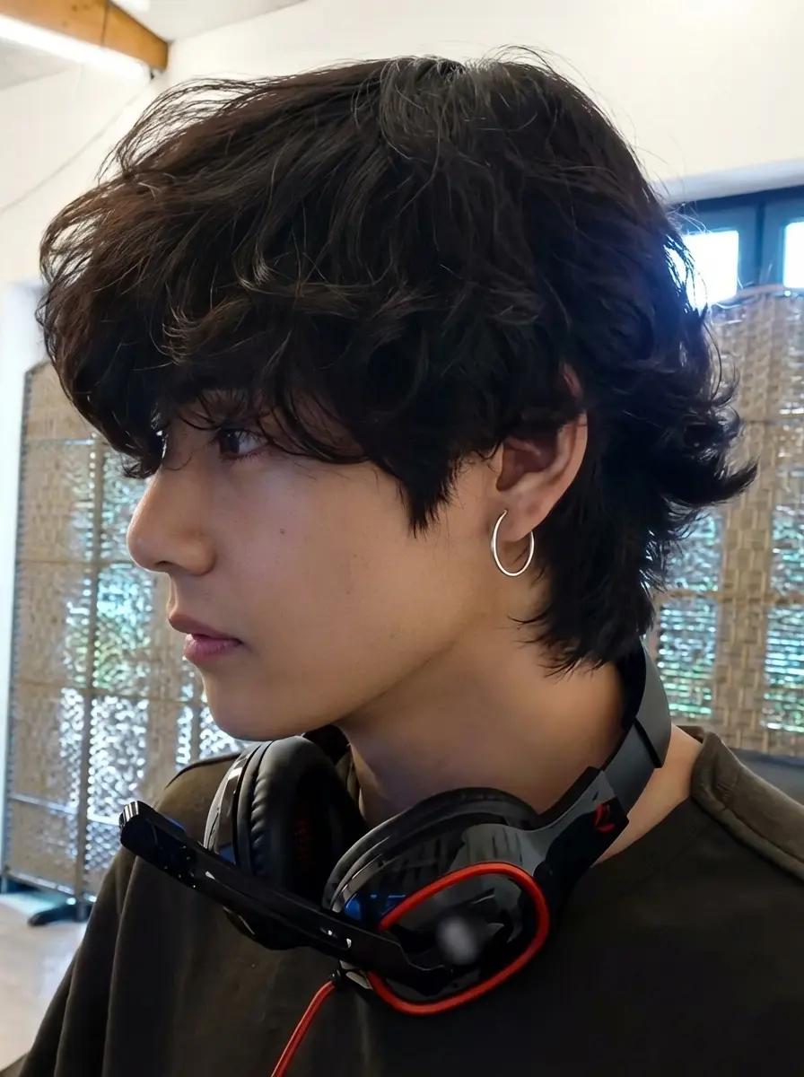 Kim Taehyung thumbnail