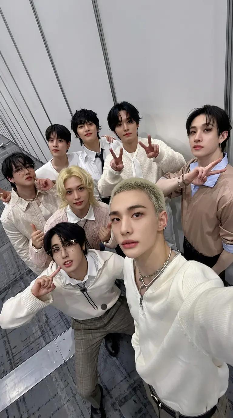 Stray kids thumbnail