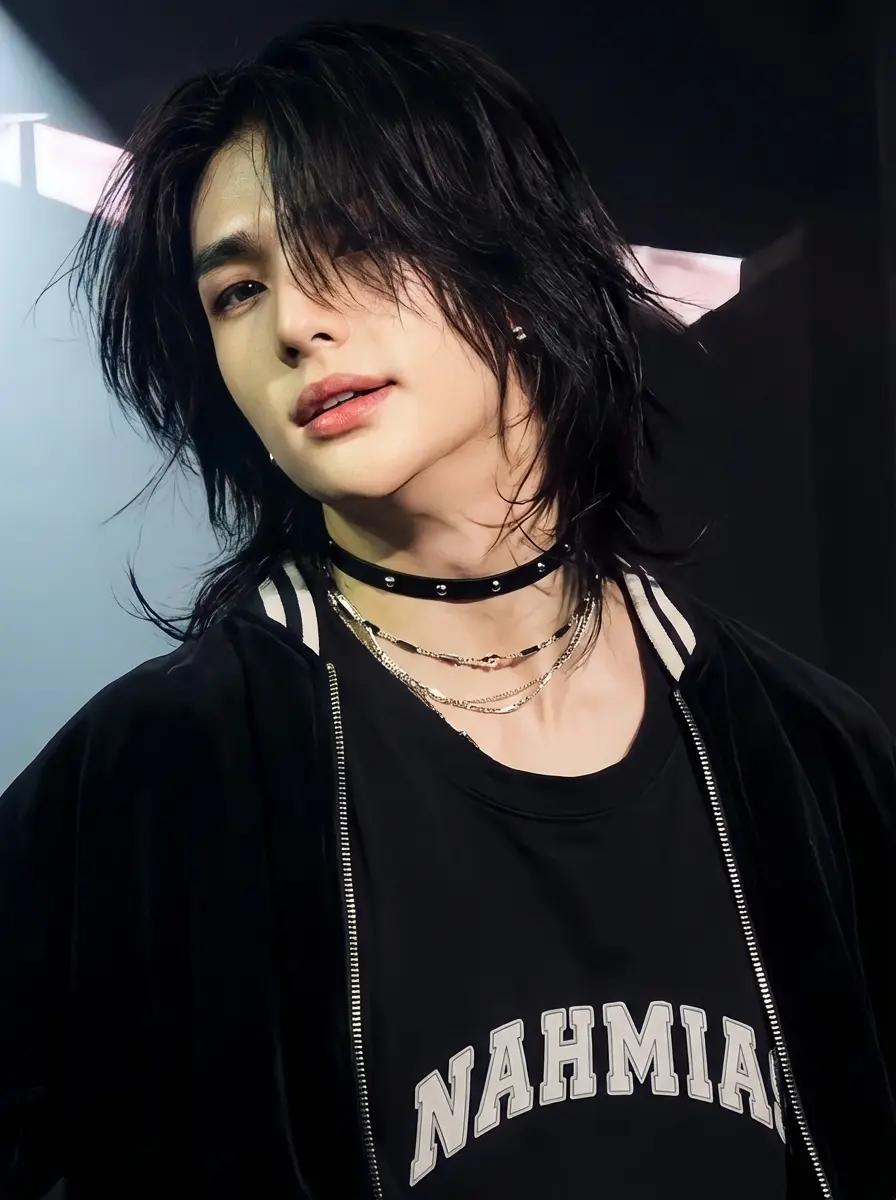 Hwang Hyunjin thumbnail