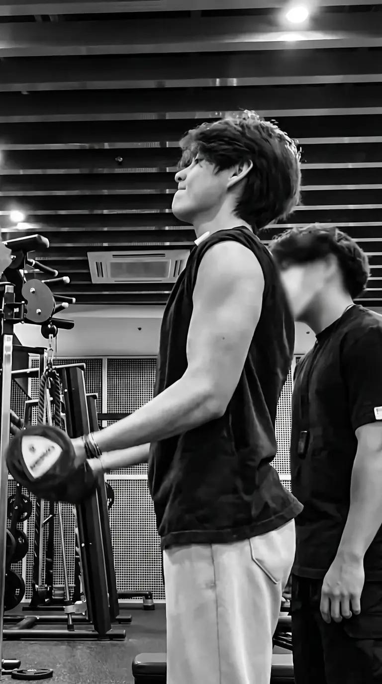 Kim Taehyung thumbnail