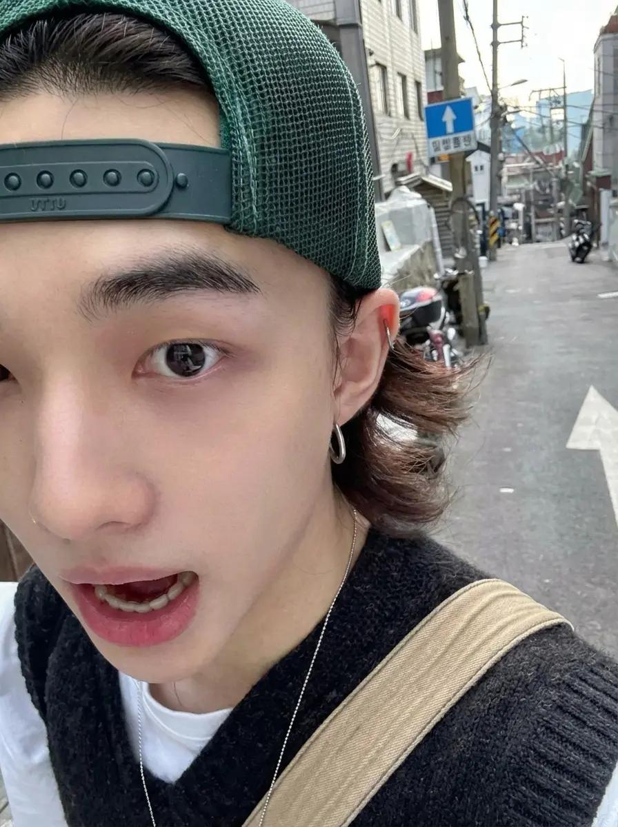 Hwang hyunjin thumbnail