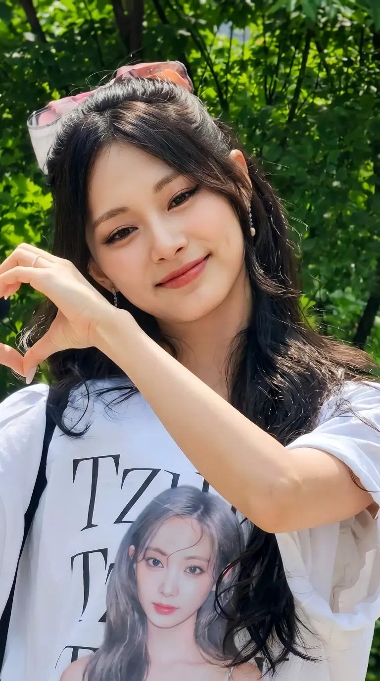 Tzuyu  thumbnail