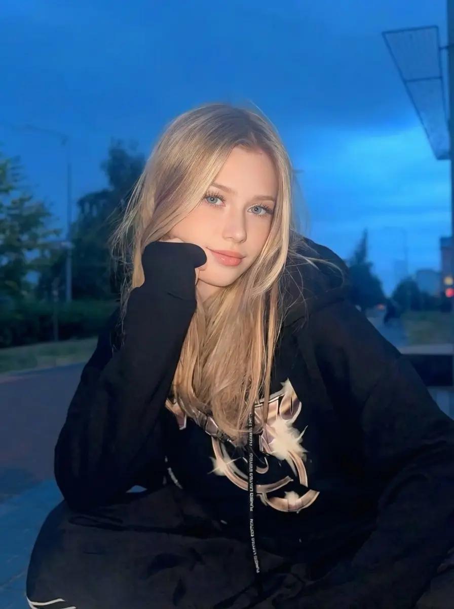Lia thumbnail