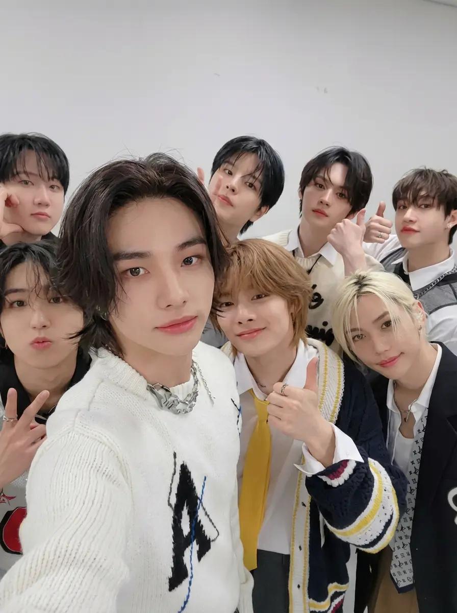 Stray Kids thumbnail