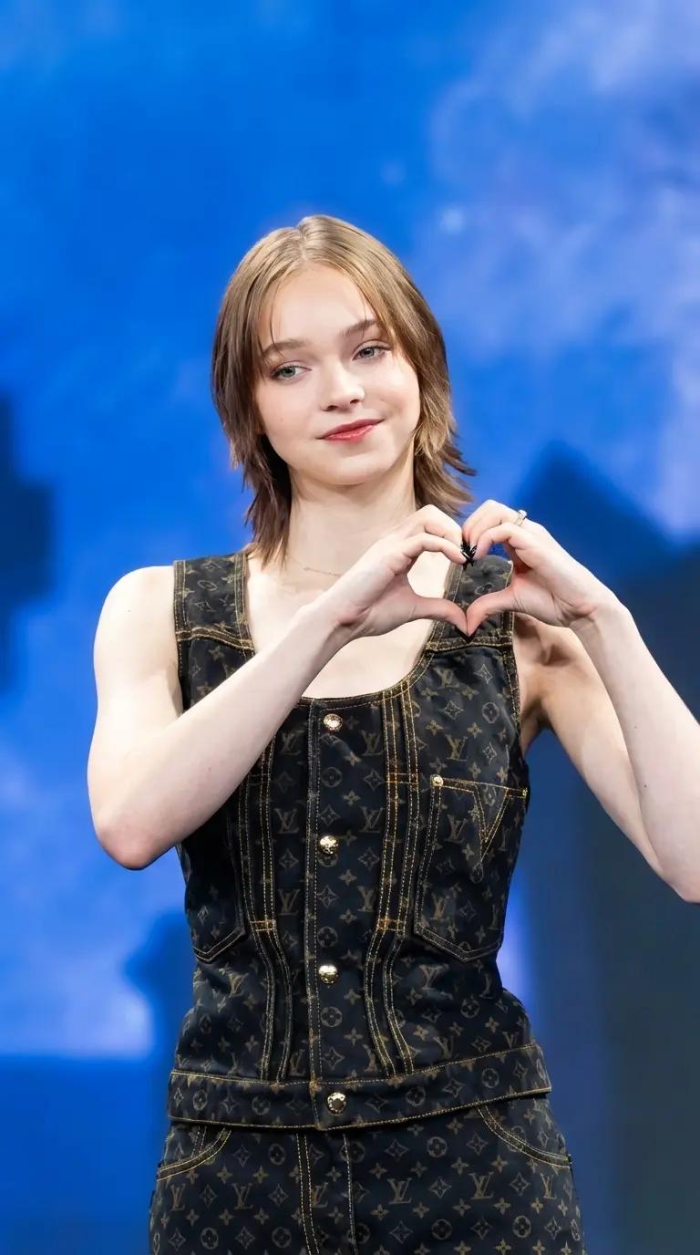 Emma Myers thumbnail