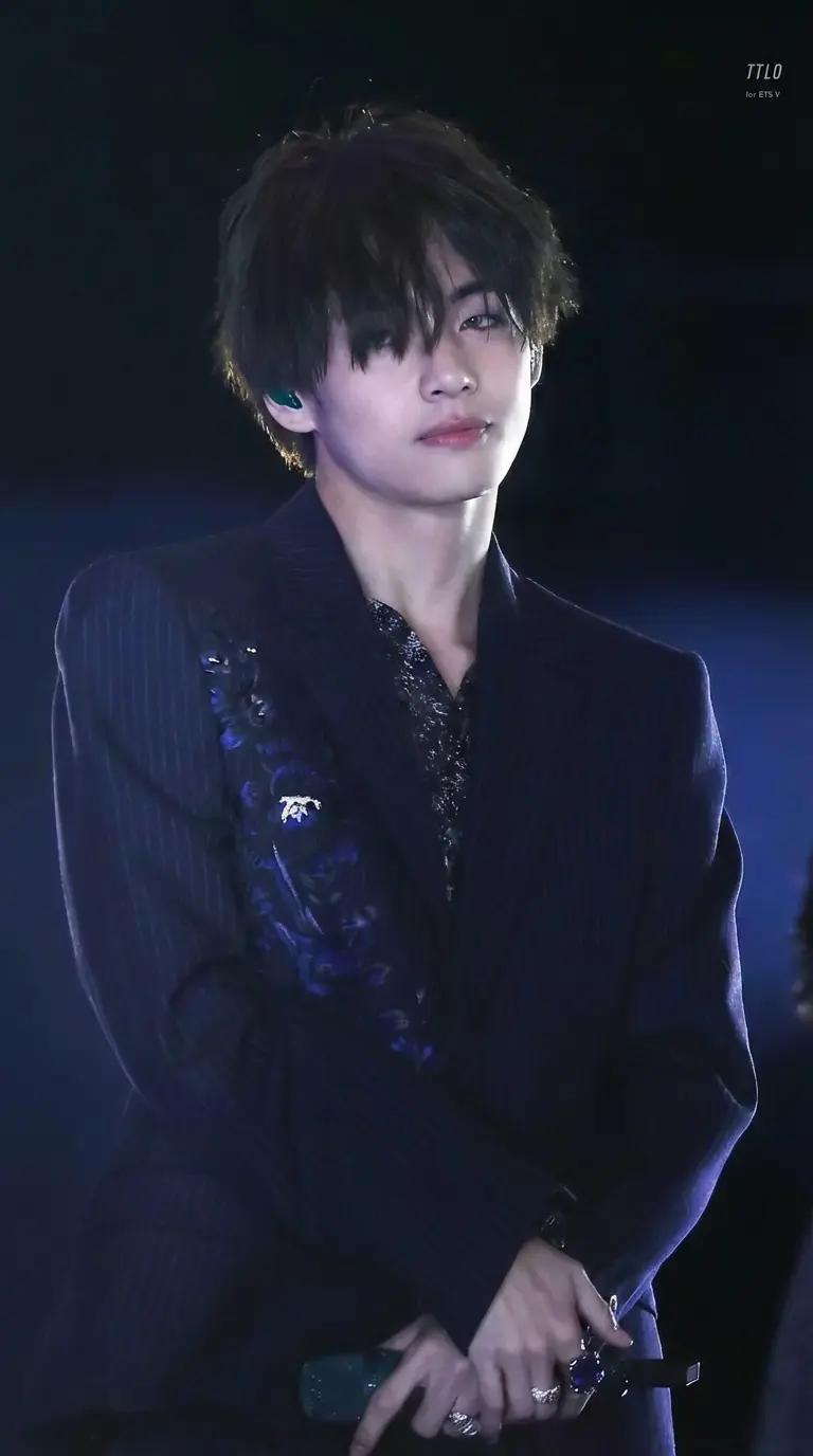 Kim Taehyung thumbnail