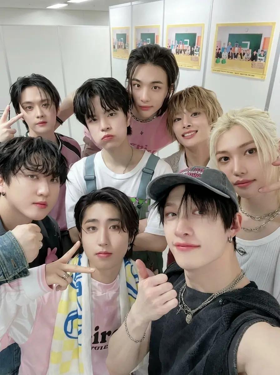 Stray Kids thumbnail