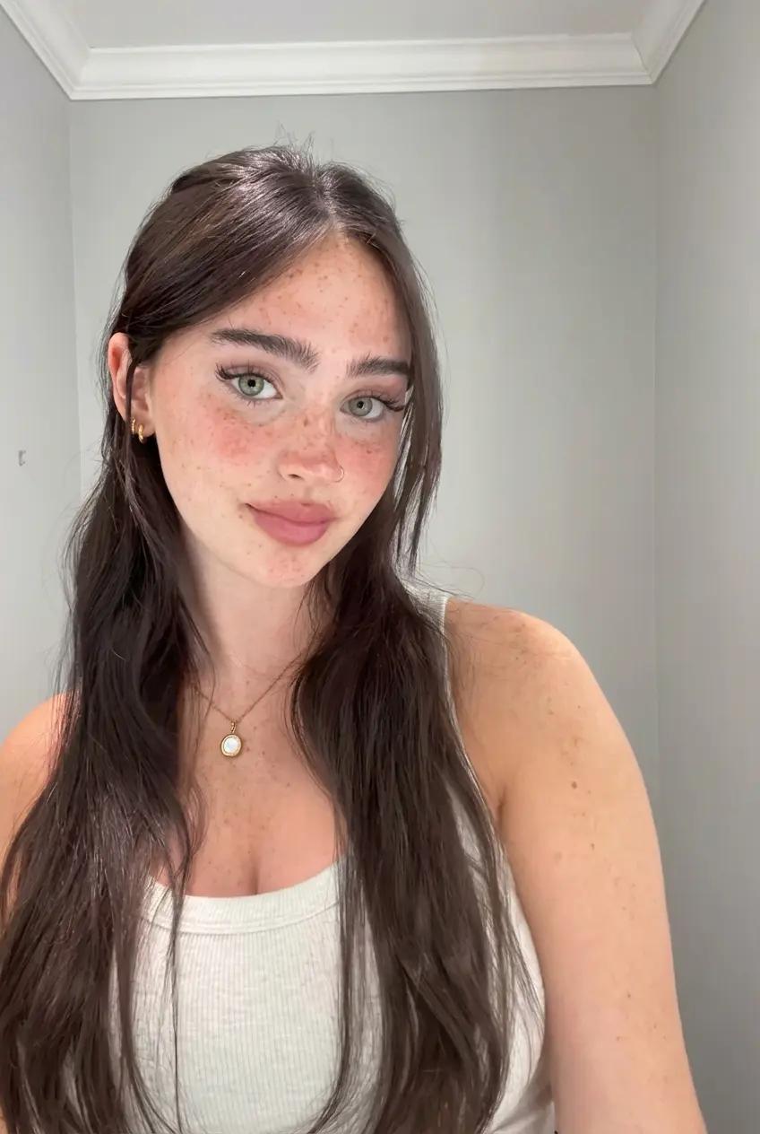 Laura thumbnail