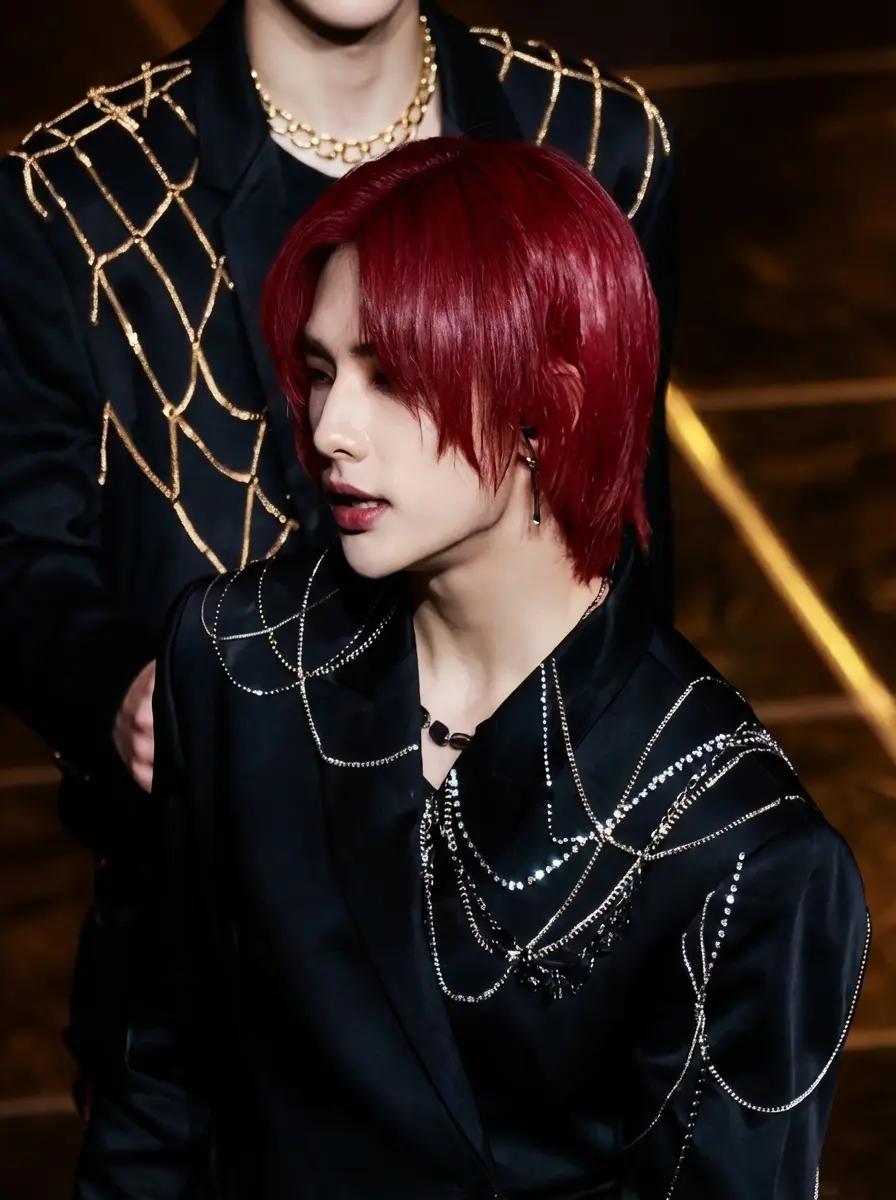 Hwang Hyunjin thumbnail