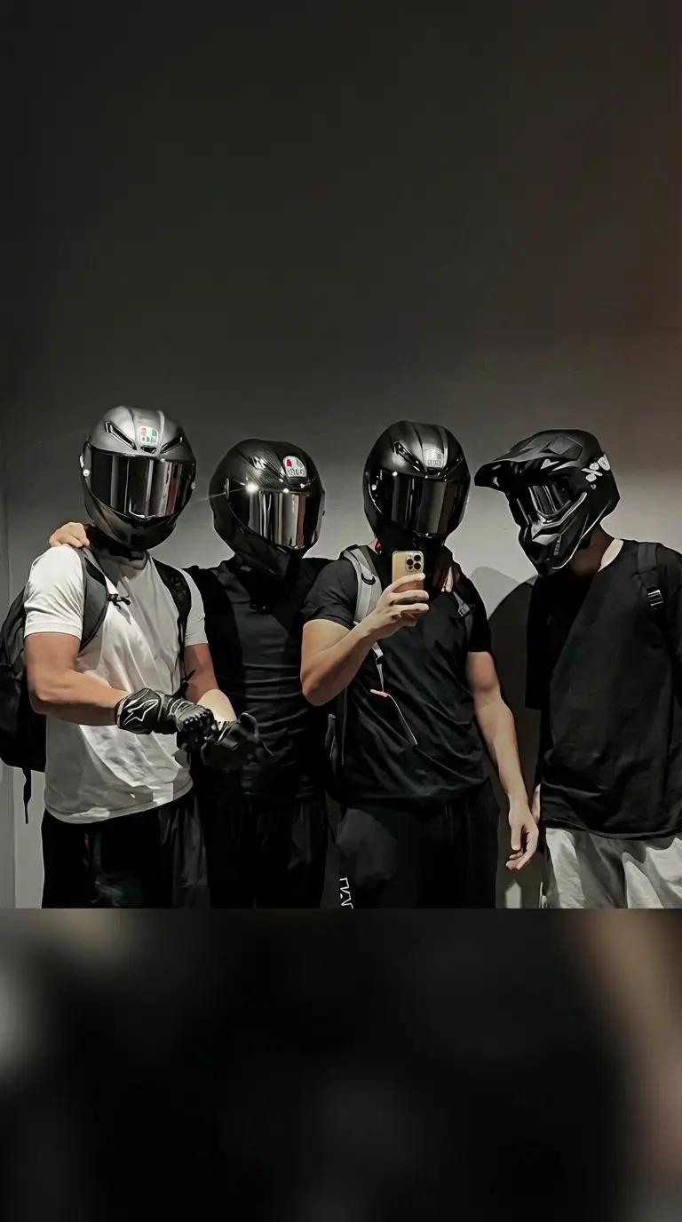 4 bikers thumbnail