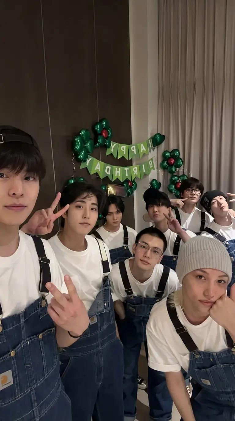 Stray kids  thumbnail