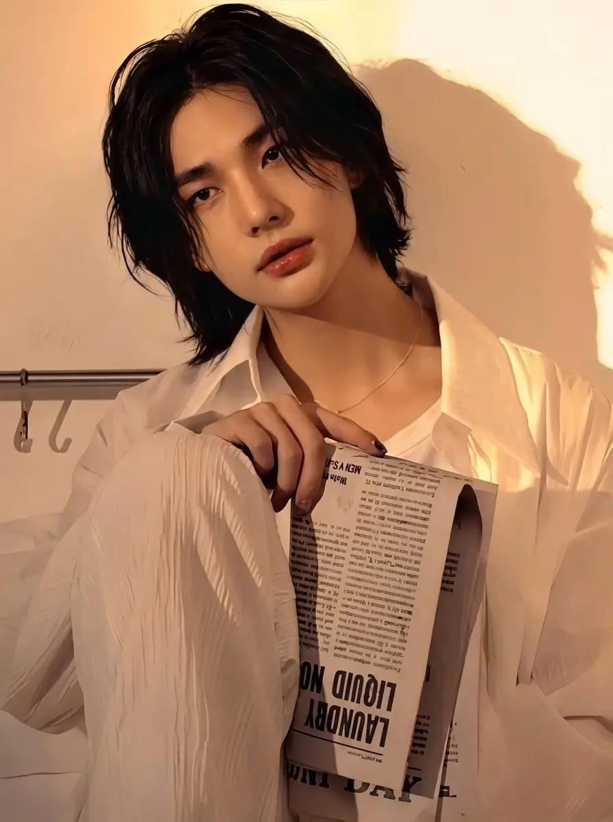Hwang Hyunjin thumbnail