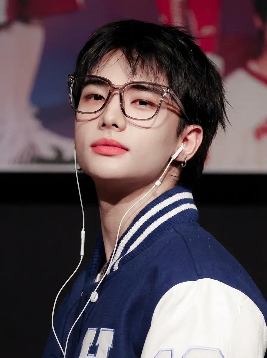 Hwang hyunjin thumbnail
