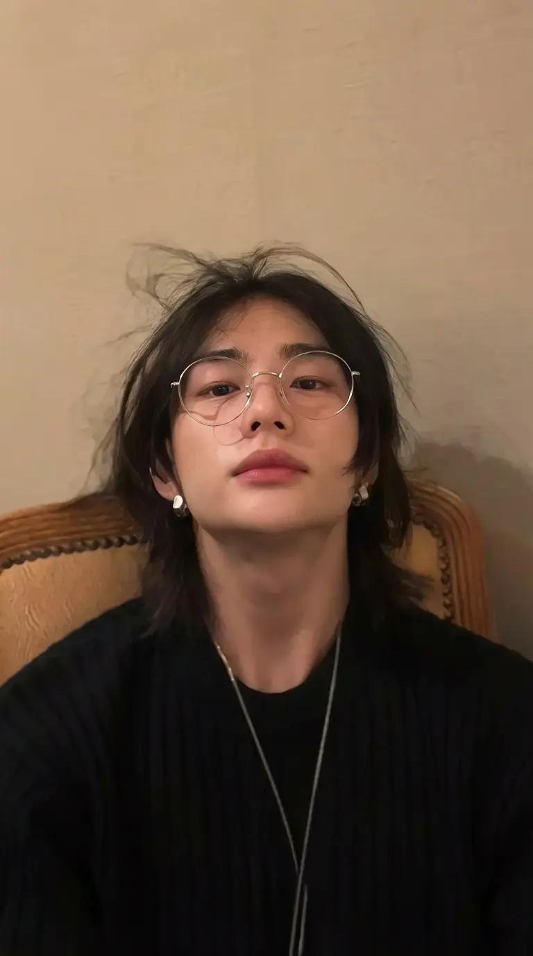 hwang hyunjin thumbnail