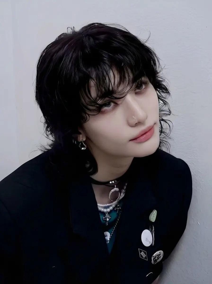 Hwang Hyunjin thumbnail