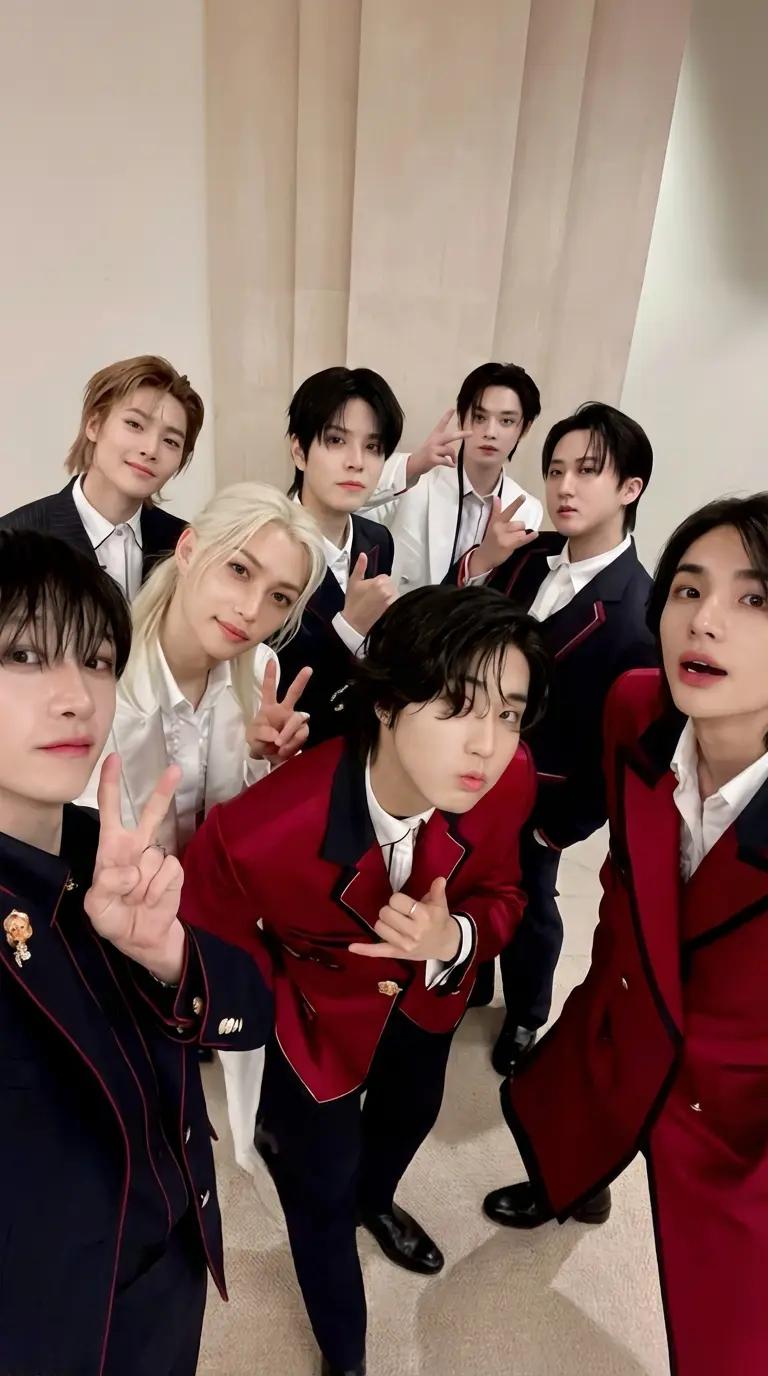 Stray kids thumbnail