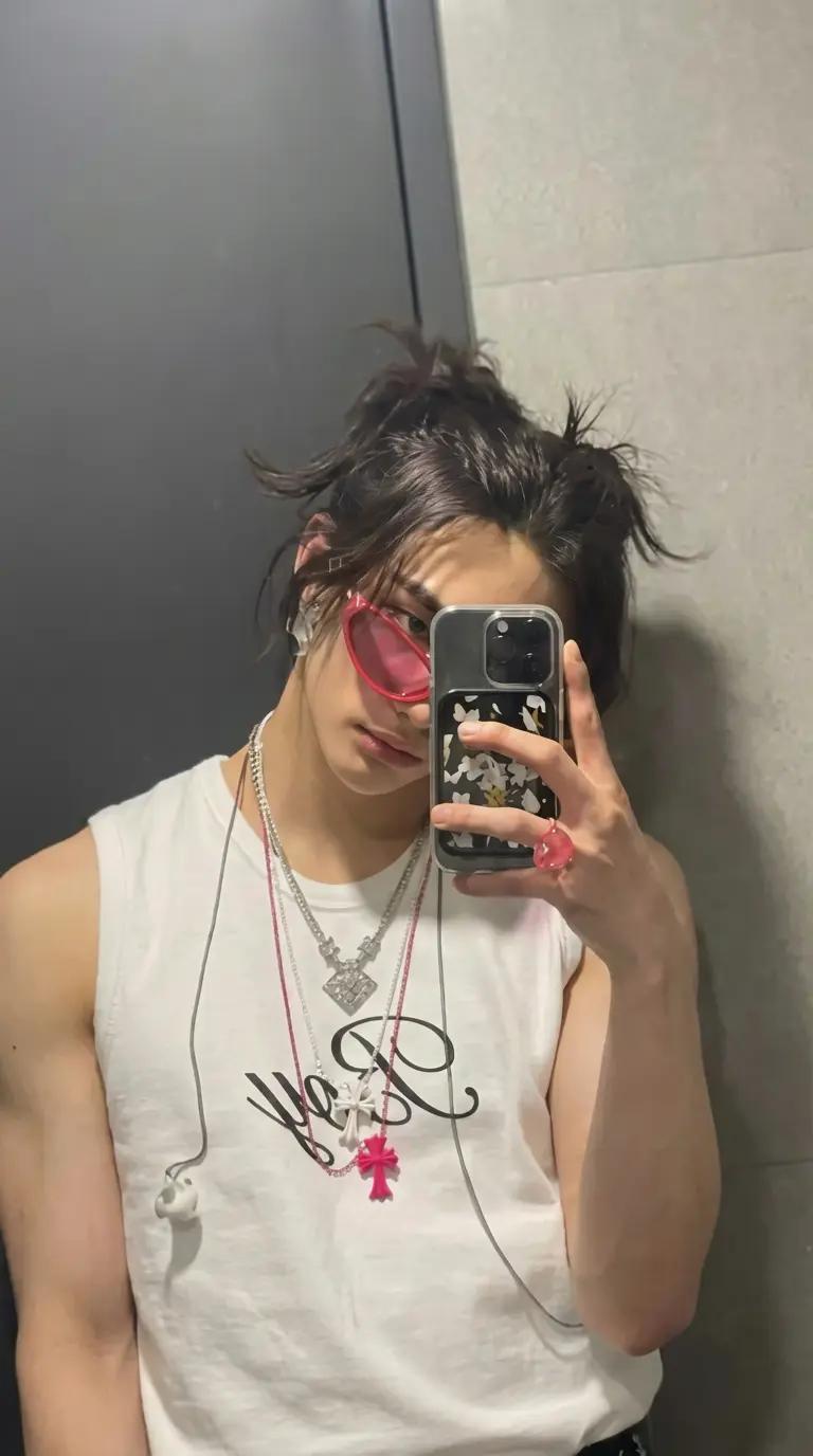 Hyunjin thumbnail
