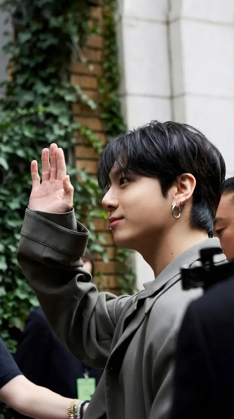 Jeon Jungkook thumbnail