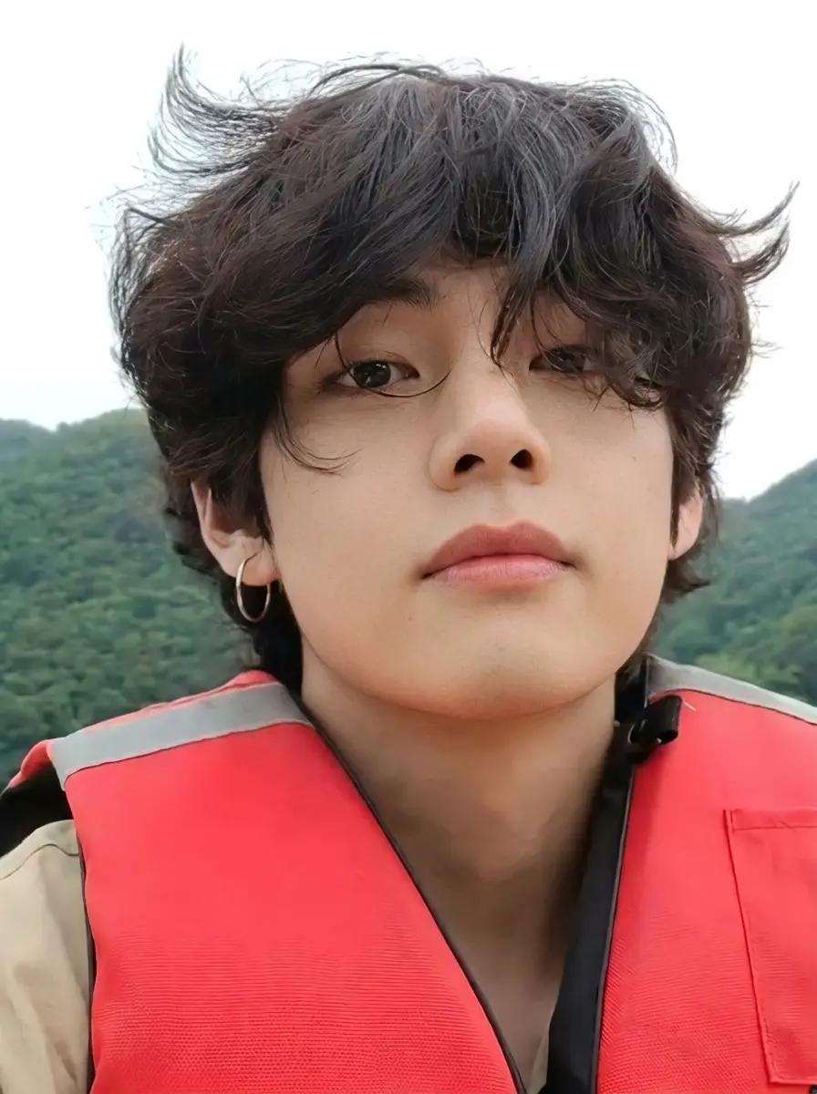 Kim Taehyung- His childish wife  thumbnail