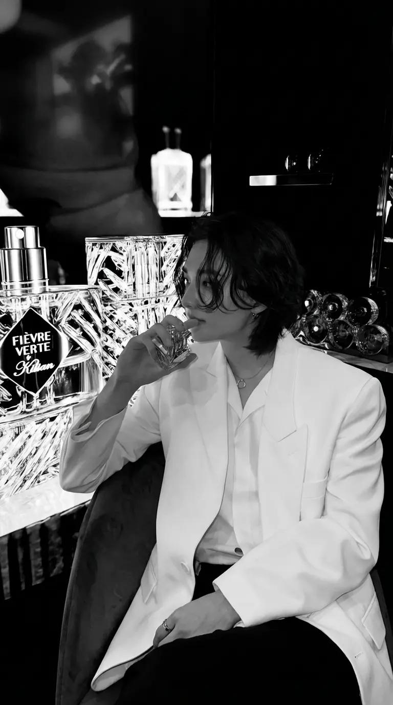 • Hwang Hyunjin 🥃 thumbnail