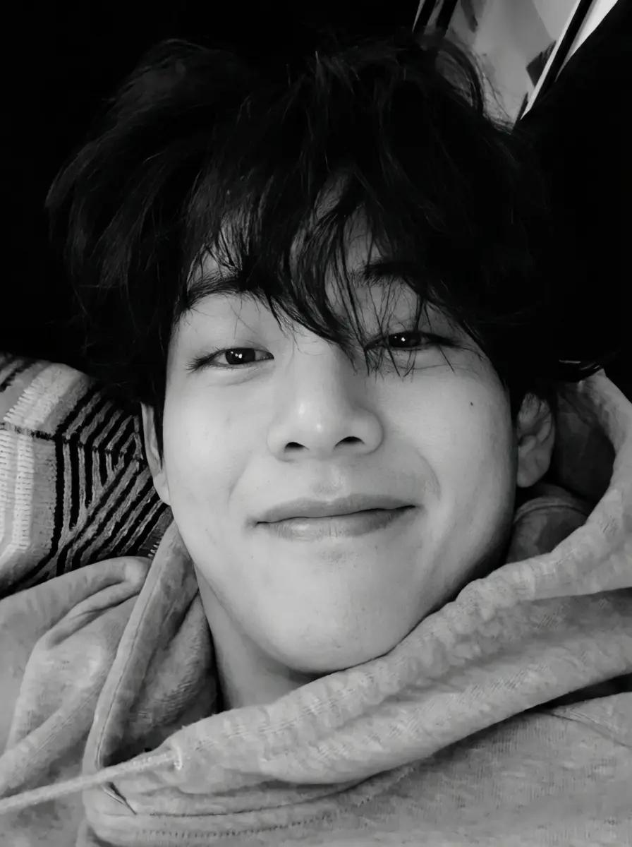 Taehyung (V) thumbnail