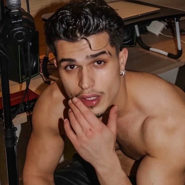 Max thumbnail