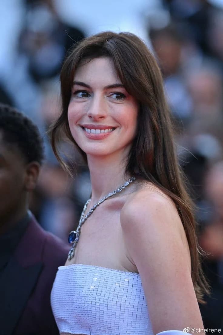 Anne Hathaway thumbnail