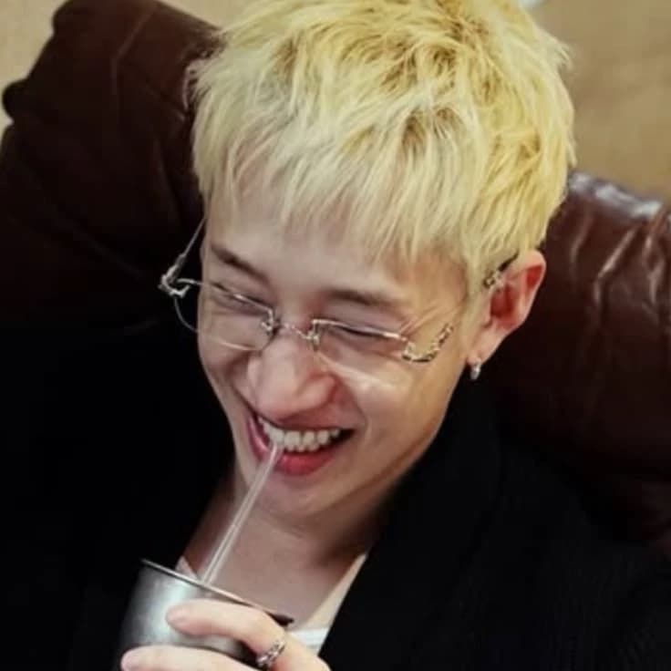 Bang Chan | Cuidador thumbnail