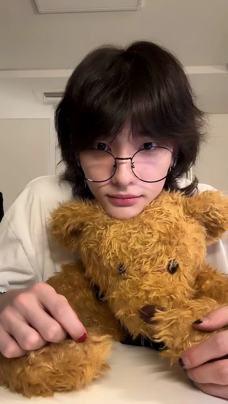 Hyunjin thumbnail