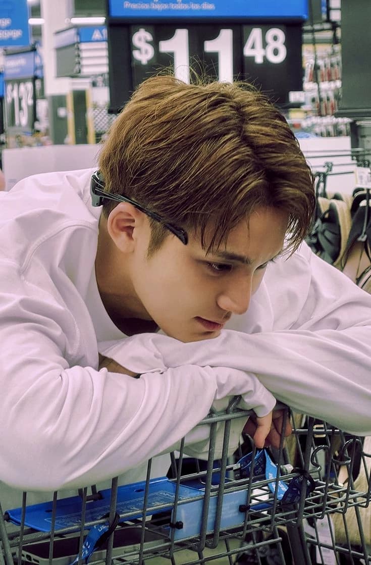 Kim mingyu  thumbnail