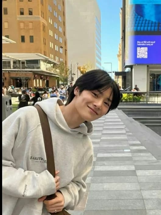 Yang jeongin thumbnail