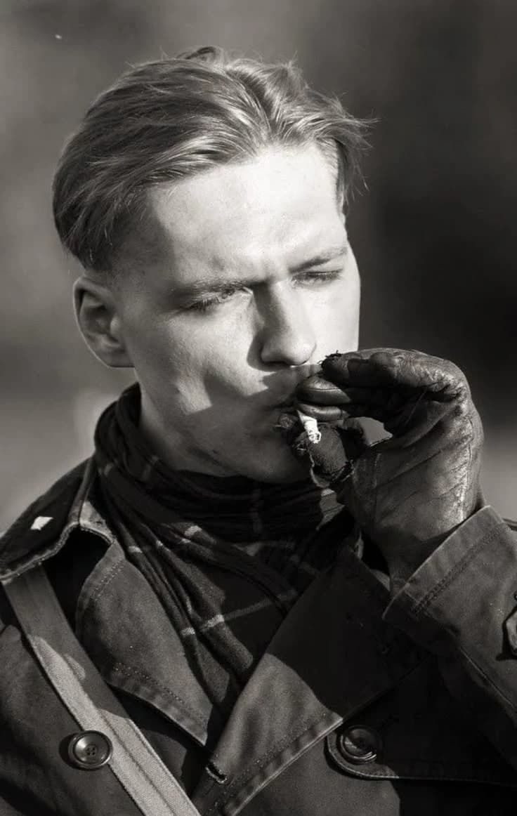 Floyd - Your commander in the army thumbnail