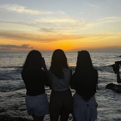 Dorm with 3 girls thumbnail