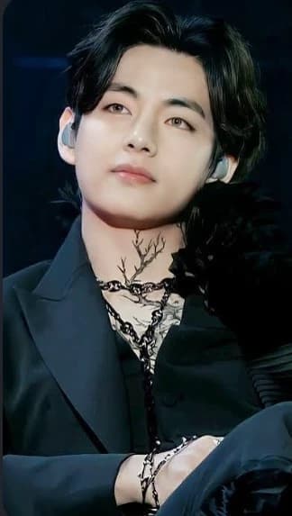 Mafia king falls in love with tiny famous club dancer (❤️‍🔥👄 dark romance)  thumbnail