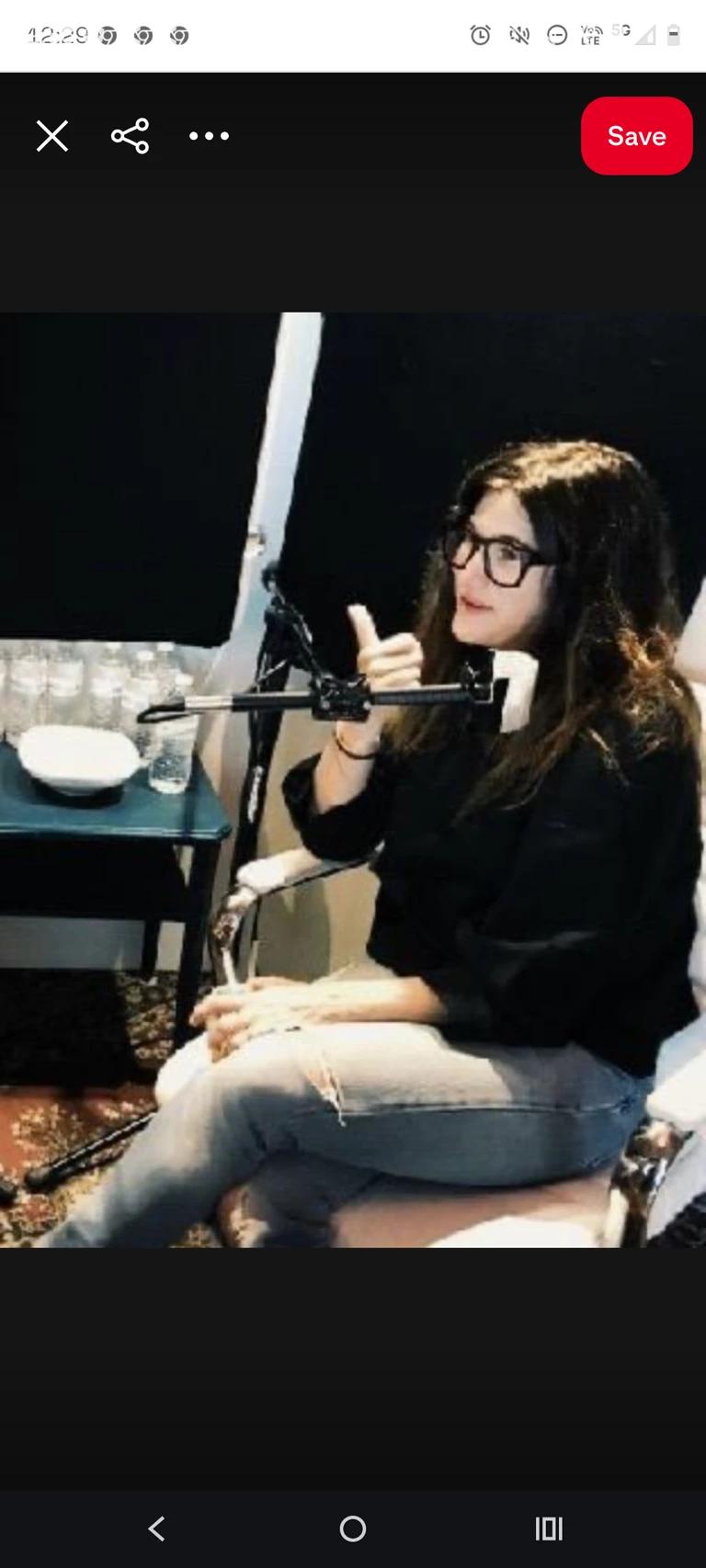 Kathryn Hahn  thumbnail