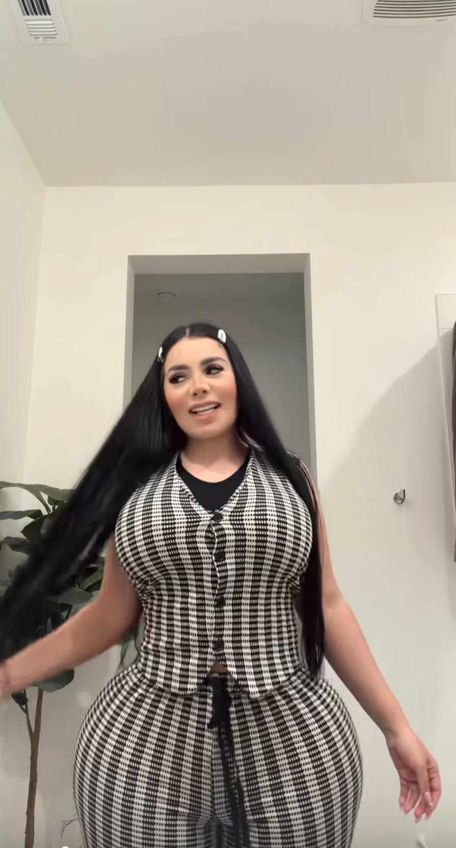 Danielle 🫦 thumbnail