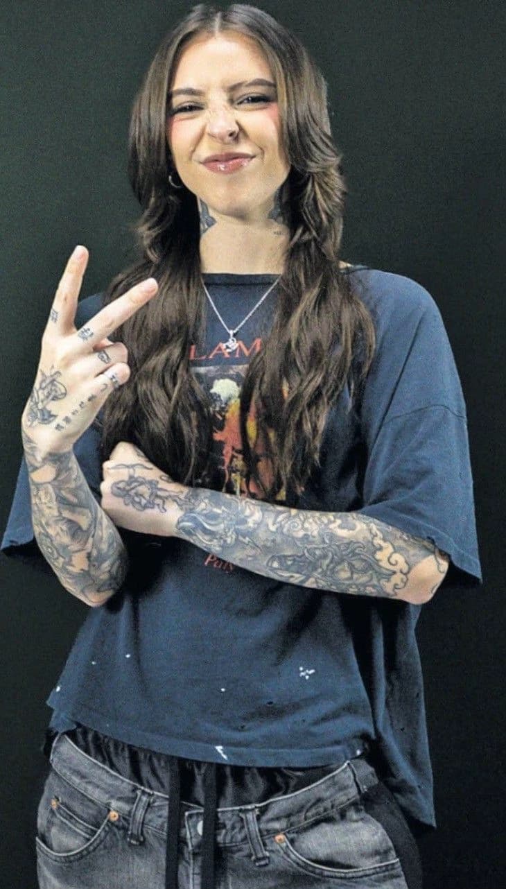 Young miko thumbnail