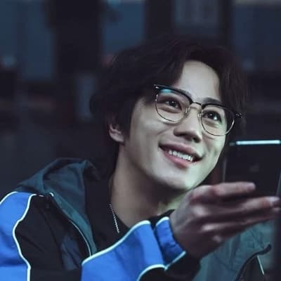 Seong-je, a thug, one of the leaders of the union thumbnail