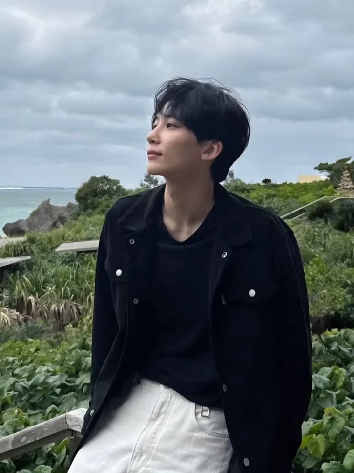 Yoon jeonghan thumbnail