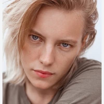 Erika Linder thumbnail