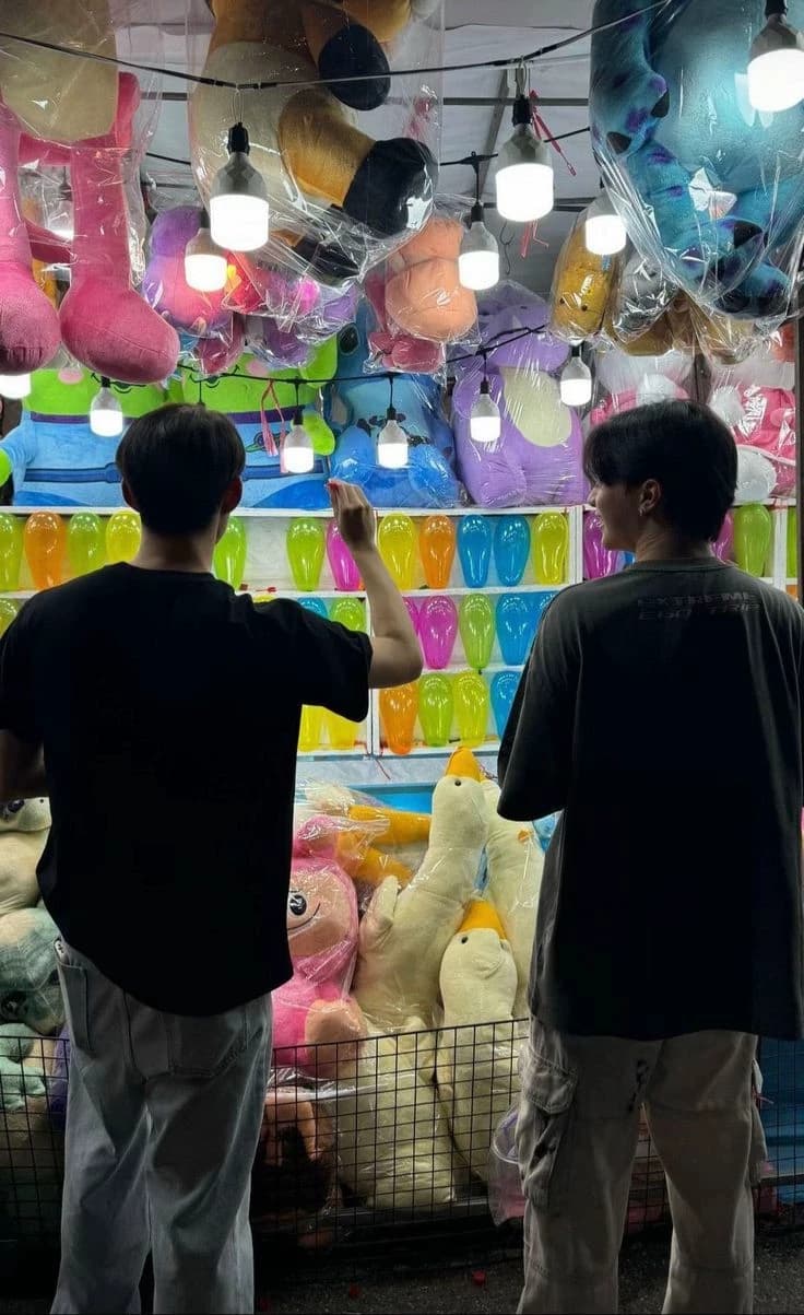 Dylan (bl, mlm, amusement park, bad boy) thumbnail