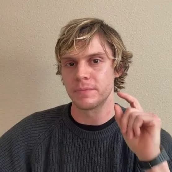 Evan Peters thumbnail