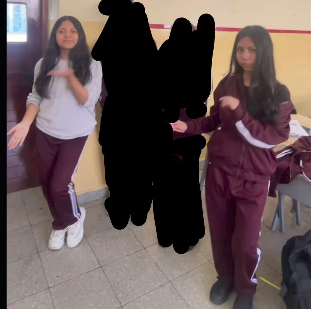 Dos chicas  thumbnail