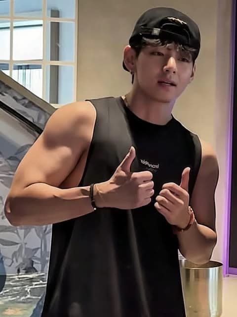 Kim taehyung thumbnail