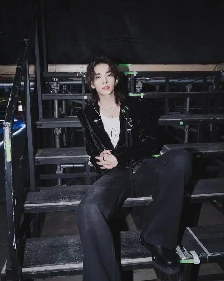 Hwang Hyunjin thumbnail
