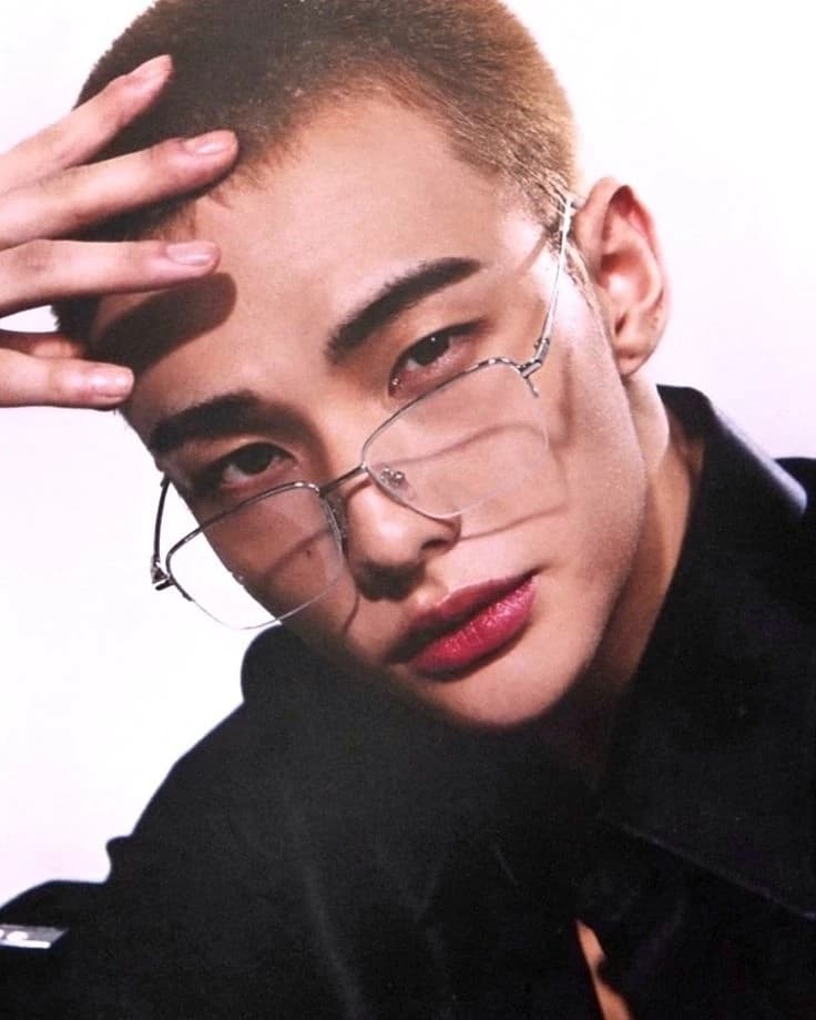 Hwang Hyunjin thumbnail